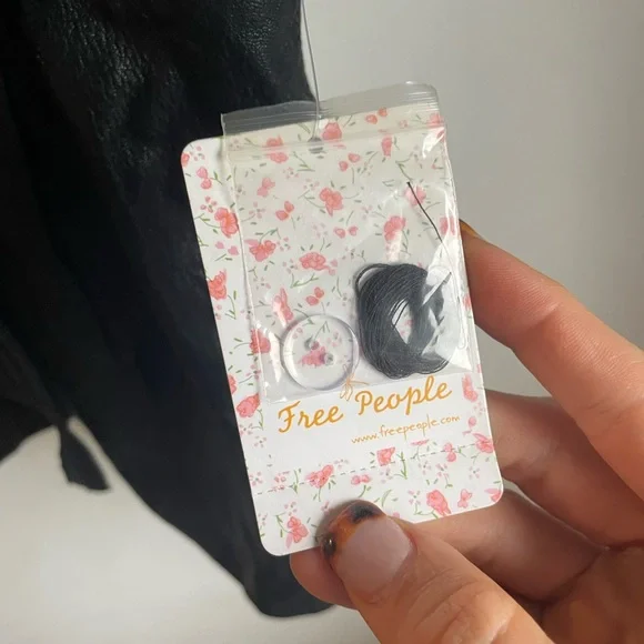 Free People NWT Payton Paperbag Black Faux Leather Textured Mini Skirt 0 -J - Picture 8 of 8